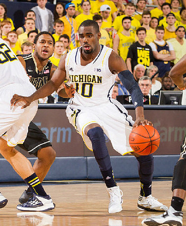 Tim Hardaway Jr. (10) and Jordan Morgan (52)