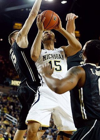 Jon Horford (15)
