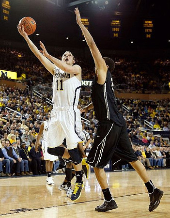 Nik Stauskas (11)