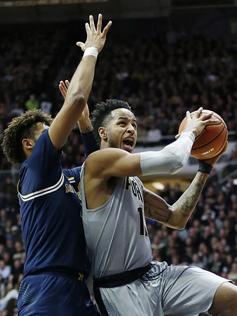 Isaiah Livers (4)