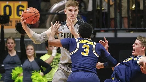 Zavier Simpson (3) and Moritz Wagner (13)