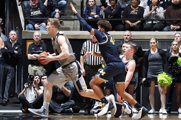 Isaiah Livers (4)