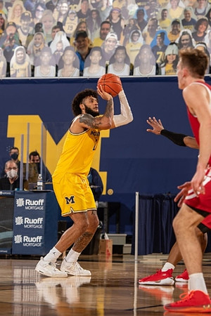 Isaiah Livers (2)