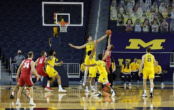 Isaiah Livers (2), Hunter Dickinson (1), Eli Brooks (55), Mike Smith (12), and Franz Wagner (21)