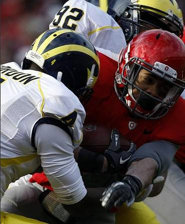 Greg Banks (92) and Cameron Gordon (4)