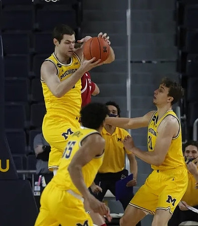 Hunter Dickinson (1), Eli Brooks (55), and Franz Wagner (21)