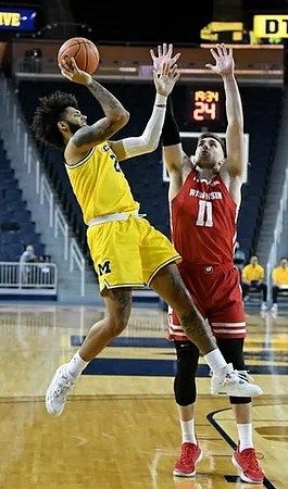 Isaiah Livers (2)