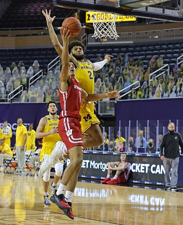 Isaiah Livers (2) and Brandon Johns Jr. (23)