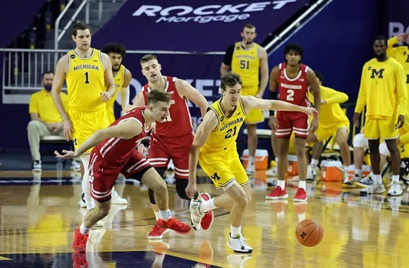 Hunter Dickinson (1) and Franz Wagner (21)