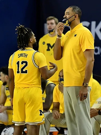 Mike Smith (12) and Juwan Howard