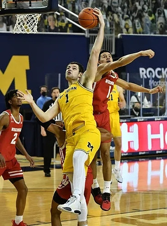 Hunter Dickinson (1) and Franz Wagner (21)