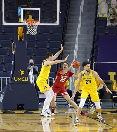 Hunter Dickinson (1) and Brandon Johns Jr. (23)