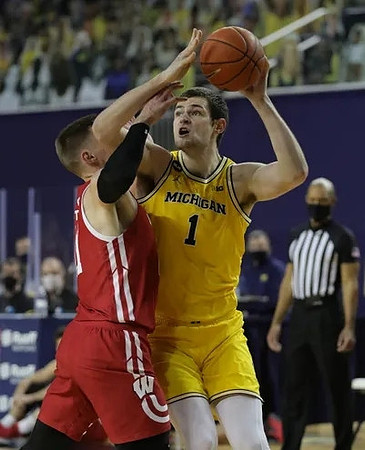 Hunter Dickinson (1)
