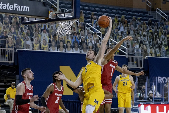 Hunter Dickinson (1) and Franz Wagner (21)