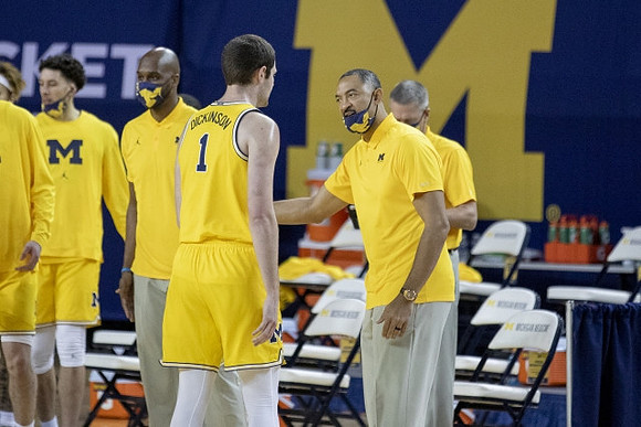 Brandon Johns Jr. (23), Saddi Washington, Hunter Dickinson (1), and Juwan Howard