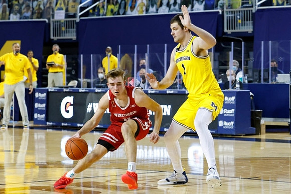 Hunter Dickinson (1)