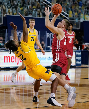 Mike Smith (12) and Franz Wagner (21)
