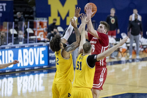 Isaiah Livers (2) and Austin Davis (51)