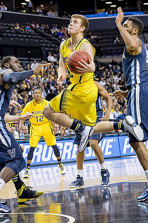 Muhammad-Ali Abdur-Rahkman (12) and Spike Albrecht (2)