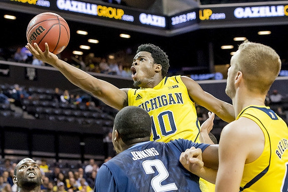 Derrick Walton Jr. (10) and Max Bielfeldt (44)