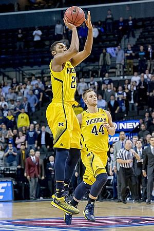 Zak Irvin (21) and Max Bielfeldt (44)
