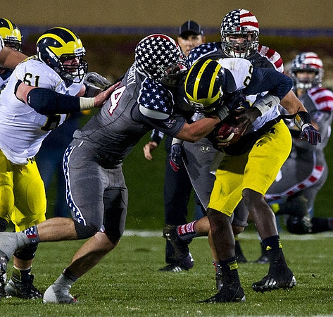 Graham Glasgow (61) and Devin Gardner (98)