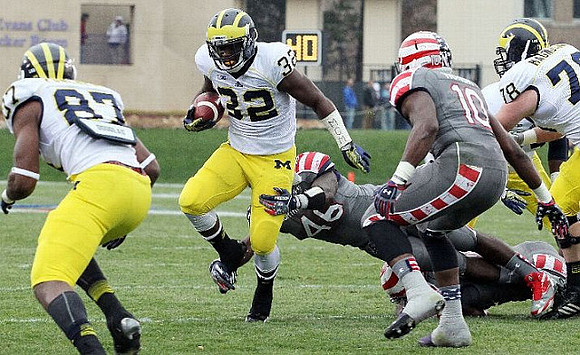 Devin Funchess (87), De'Veon Smith (32), and Erik Magnuson (78)