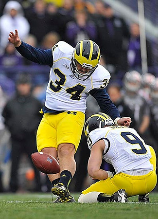 Brendan Gibbons (34) and Drew Dileo (9)