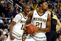 Muhammad-Ali Abdur-Rahkman (12) and Zak Irvin (21)
