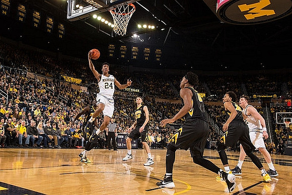 Aubrey Dawkins (24) and Ricky Doyle (32)