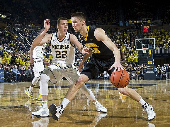 Muhammad-Ali Abdur-Rahkman (12) and Duncan Robinson (22)