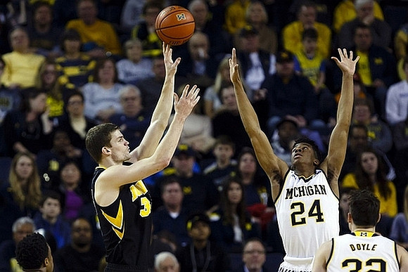 Aubrey Dawkins (24) and Ricky Doyle (32)