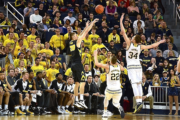 Duncan Robinson (22) and Mark Donnal (34)