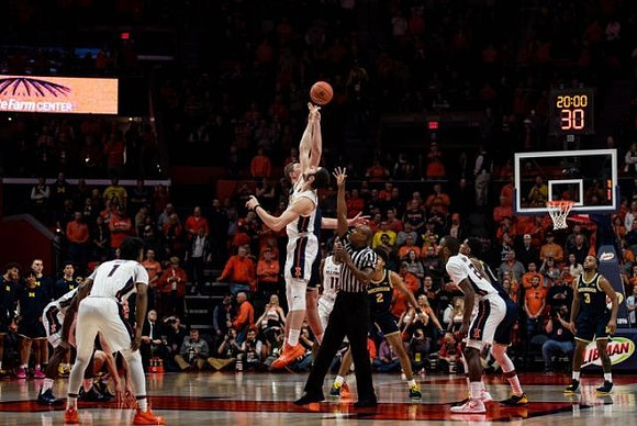 Jon Teske (15), Jordan Poole (2), and Zavier Simpson (3)