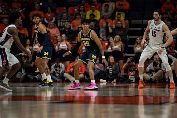 Isaiah Livers (4) and Eli Brooks (55)