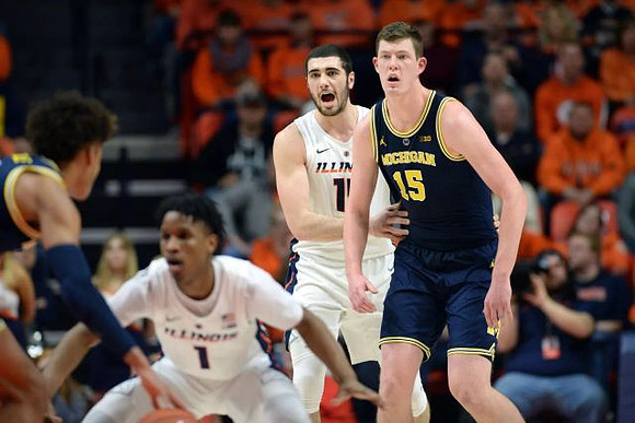 Jordan Poole (2) and Jon Teske (15)