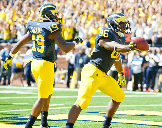 Kelvin Grady (19) and Kevin Koger (86)