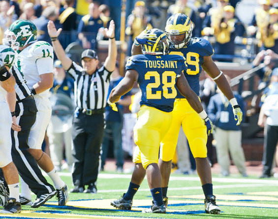 Fitzgerald Toussaint (28) and Brandon Moore (89)
