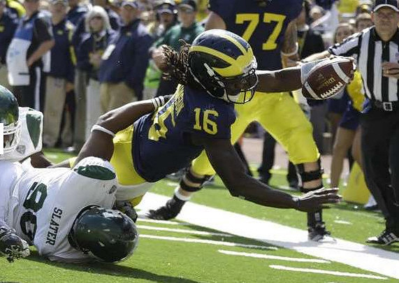 Taylor Lewan (77) and Denard Robinson (16)