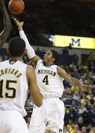 Darius Morris (4) and Jon Horford (15)