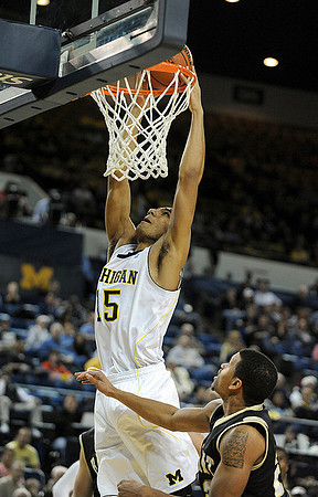 Jon Horford (15)
