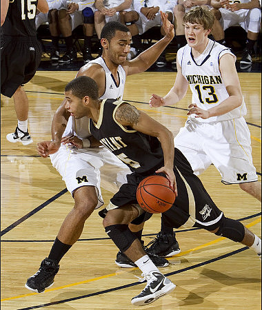 Jon Horford (15) and Matt Vogrich (13)