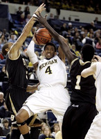 Darius Morris (4)