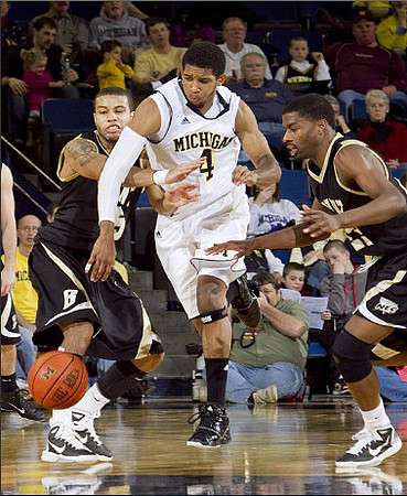 Darius Morris (4)