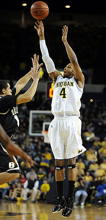 Darius Morris (4)