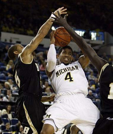 Darius Morris (4)