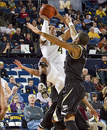 Darius Morris (4)