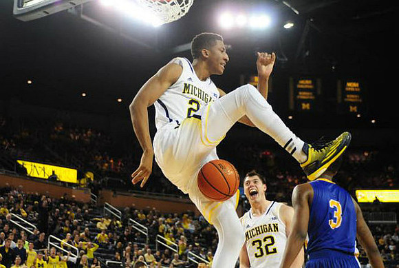 Aubrey Dawkins (24) and Ricky Doyle (32)