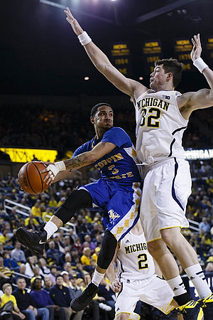 Spike Albrecht (2) and Ricky Doyle (32)