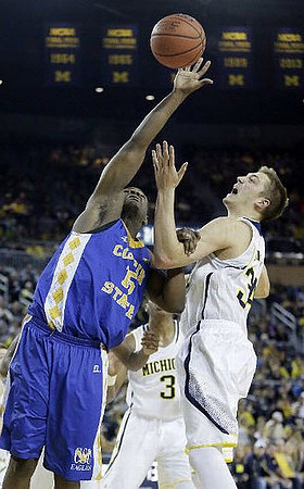Kameron Chatman (3) and Mark Donnal (34)